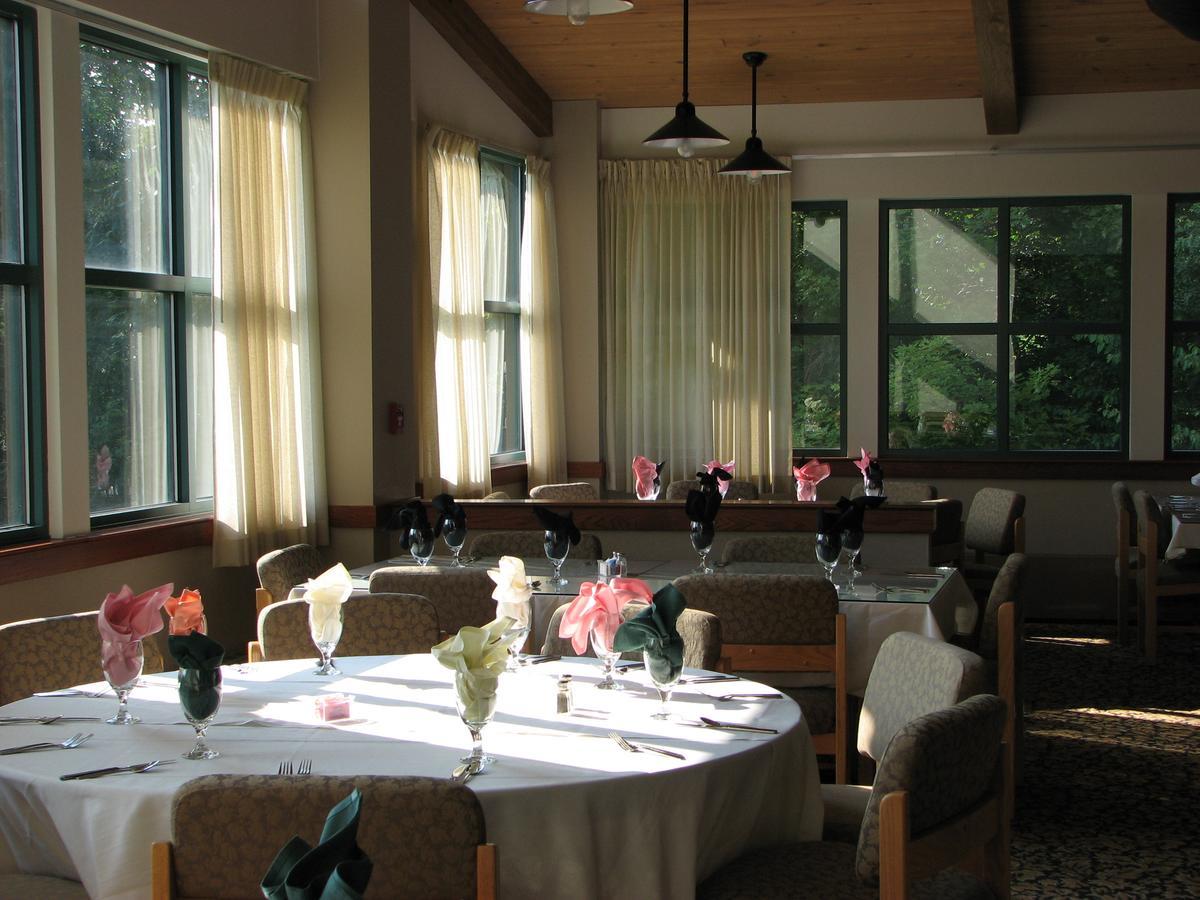 Chief Logan Lodge Hotel & Conference Eksteriør bilde